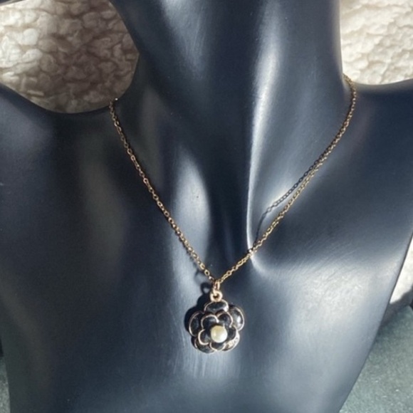 NWOT Camellia Charm w/Pearl Accent - Picture 8 of 8